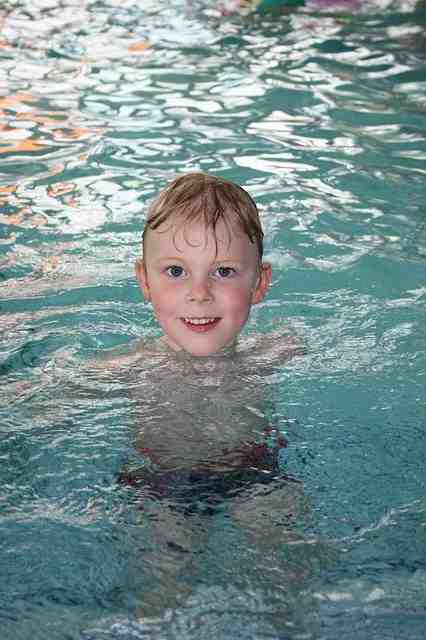 Pourquoi la natation est-elle importante pour l'apprentissage des enfants ?